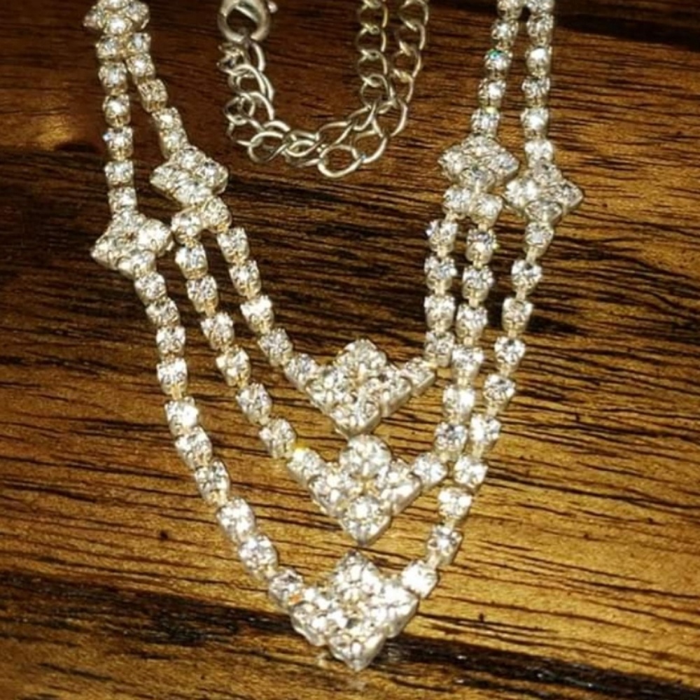 Vintage style prom necklace